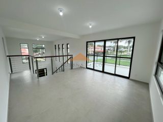 Casa no Condomínio Terra Viva, 315m², 4 suítes, varanda ampla em L, espaço gourmet, área verde, garagem para 2 carros