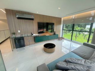 Belíssima Casa no Condomínio Terra Viva em Aldeias, porteira fechada, 360m², 4 suítes, closet, cinema, piscina aquecida e vaga para 4 carros