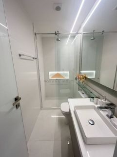 Belíssima Casa no Condomínio Terra Viva em Aldeias, porteira fechada, 360m², 4 suítes, closet, cinema, piscina aquecida e vaga para 4 carros