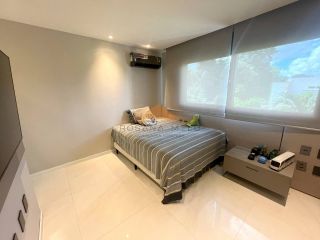 Belíssima Casa no Condomínio Terra Viva em Aldeias, porteira fechada, 360m², 4 suítes, closet, cinema, piscina aquecida e vaga para 4 carros