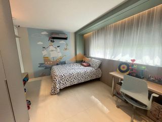 Belíssima Casa no Condomínio Terra Viva em Aldeias, porteira fechada, 360m², 4 suítes, closet, cinema, piscina aquecida e vaga para 4 carros