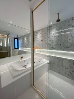 Belíssima Casa no Condomínio Terra Viva em Aldeias, porteira fechada, 360m², 4 suítes, closet, cinema, piscina aquecida e vaga para 4 carros