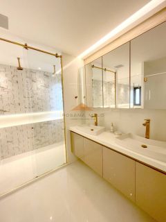 Belíssima Casa no Condomínio Terra Viva em Aldeias, porteira fechada, 360m², 4 suítes, closet, cinema, piscina aquecida e vaga para 4 carros