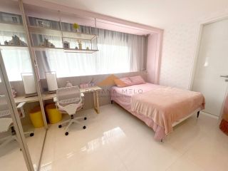 Belíssima Casa no Condomínio Terra Viva em Aldeias, porteira fechada, 360m², 4 suítes, closet, cinema, piscina aquecida e vaga para 4 carros