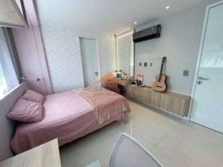 Belíssima Casa no Condomínio Terra Viva em Aldeias, porteira fechada, 360m², 4 suítes, closet, cinema, piscina aquecida e vaga para 4 carros