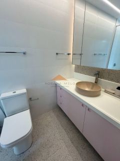 Belíssima Casa no Condomínio Terra Viva em Aldeias, porteira fechada, 360m², 4 suítes, closet, cinema, piscina aquecida e vaga para 4 carros