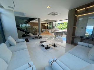 Belíssima Casa no Condomínio Terra Viva em Aldeias, porteira fechada, 360m², 4 suítes, closet, cinema, piscina aquecida e vaga para 4 carros