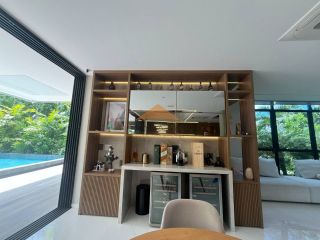 Belíssima Casa no Condomínio Terra Viva em Aldeias, porteira fechada, 360m², 4 suítes, closet, cinema, piscina aquecida e vaga para 4 carros