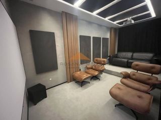 Belíssima Casa no Condomínio Terra Viva em Aldeias, porteira fechada, 360m², 4 suítes, closet, cinema, piscina aquecida e vaga para 4 carros