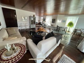 Triplex no edf Moenda na navegantes,3 suítes, espaço gourmet com piscina,3 vagas.