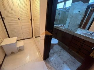 Triplex no edf Moenda na navegantes,3 suítes, espaço gourmet com piscina,3 vagas.
