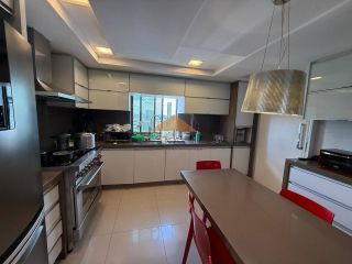 Casa Forte,266m,4 suítes, andar alto, alto padrão, lazer completo,4 vagas 3 soltas.
