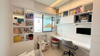Setubal,160m,varanda vista mar definida, 3 quartos e 2 suítes, reformado,lazer,2 vagas soltas e cobertas.