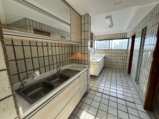 Boa Viagem,170m,andar alto, vista mar definida,4 quartos sendo 3 suítes,2 vagas,lazer.