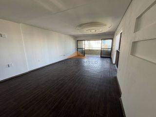 Boa Viagem,170m,andar alto, vista mar definida,4 quartos sendo 3 suítes,2 vagas,lazer.