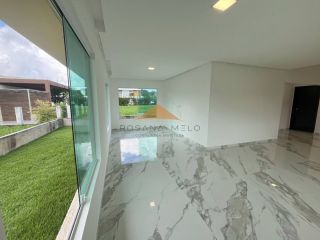 Casa com 3 Suítes e Amplo Jardim em Excelente Localização – 660m² de Terreno!