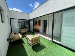 Oportunidade: Casa Completa com 3 Suítes e Móveis Planejados em Terreno 616m²