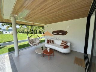 Oportunidade: Casa Completa com 3 Suítes e Móveis Planejados em Terreno 616m²