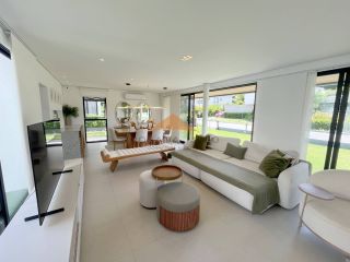 Oportunidade: Casa Completa com 3 Suítes e Móveis Planejados em Terreno 616m²