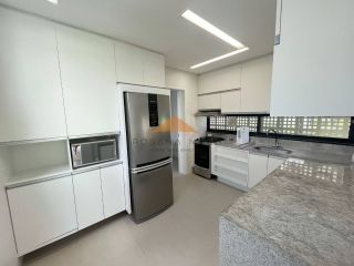 Oportunidade: Casa Completa com 3 Suítes e Móveis Planejados em Terreno 616m²