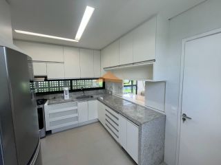 Oportunidade: Casa Completa com 3 Suítes e Móveis Planejados em Terreno 616m²