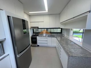 Oportunidade: Casa Completa com 3 Suítes e Móveis Planejados em Terreno 616m²