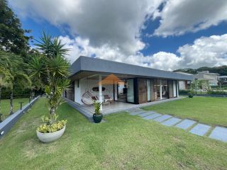 Oportunidade: Casa Completa com 3 Suítes e Móveis Planejados em Terreno 616m²