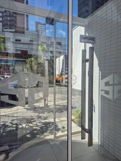 Edf. Costa Andina em Boa Viagem, apartamento seminovo com 65m², 2 quarrtos, 1 suíte, varanda, lazer e bem localizado.
