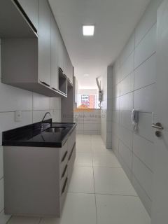 Edf. Costa Andina em Boa Viagem, apartamento seminovo com 65m², 2 quarrtos, 1 suíte, varanda, lazer e bem localizado.
