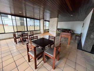 Espaçoso apartamento em Boa Viagem,230m,4 quartos,vista mar,2 vagas,10 passos da praia.