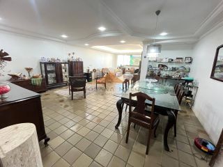 Espaçoso apartamento em Boa Viagem,230m,4 quartos,vista mar,2 vagas,10 passos da praia.
