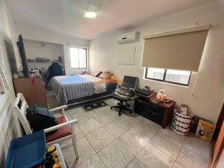 Espaçoso apartamento em Boa Viagem,230m,4 quartos,vista mar,2 vagas,10 passos da praia.