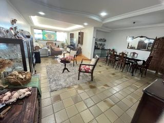 Espaçoso apartamento em Boa Viagem,230m,4 quartos,vista mar,2 vagas,10 passos da praia.