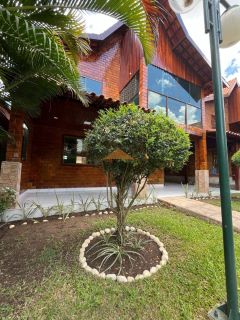 Casa em Gravatá com 3quartos,2 suítes, 2 banheiros sociais, varanda superior e cozinha gourmet.