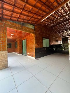 Casa em Gravatá com 3quartos,2 suítes, 2 banheiros sociais, varanda superior e cozinha gourmet.