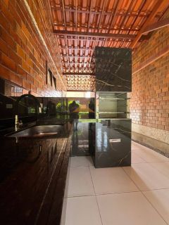 Casa em Gravatá com 3quartos,2 suítes, 2 banheiros sociais, varanda superior e cozinha gourmet.