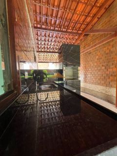 Casa em Gravatá com 3quartos,2 suítes, 2 banheiros sociais, varanda superior e cozinha gourmet.