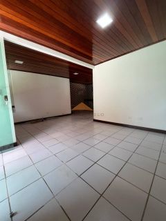 Casa em Gravatá com 3quartos,2 suítes, 2 banheiros sociais, varanda superior e cozinha gourmet.