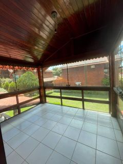 Casa em Gravatá com 3quartos,2 suítes, 2 banheiros sociais, varanda superior e cozinha gourmet.