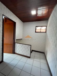 Casa em Gravatá com 3quartos,2 suítes, 2 banheiros sociais, varanda superior e cozinha gourmet.