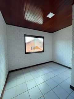 Casa em Gravatá com 3quartos,2 suítes, 2 banheiros sociais, varanda superior e cozinha gourmet.