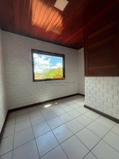 Casa em Gravatá com 3quartos,2 suítes, 2 banheiros sociais, varanda superior e cozinha gourmet.