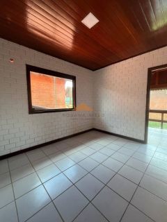 Casa em Gravatá com 3quartos,2 suítes, 2 banheiros sociais, varanda superior e cozinha gourmet.