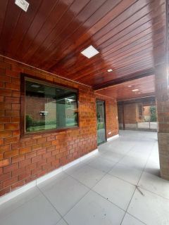 Casa em Gravatá com 3quartos,2 suítes, 2 banheiros sociais, varanda superior e cozinha gourmet.