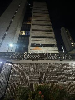 Apartamento com 4 quartos, 181m², sala ampla, lavabo, área de serviço, dependência completa e 2 vagas de garagem em Boa Viagem