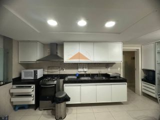 Apartamento com 4 quartos, 181m², sala ampla, lavabo, área de serviço, dependência completa e 2 vagas de garagem em Boa Viagem