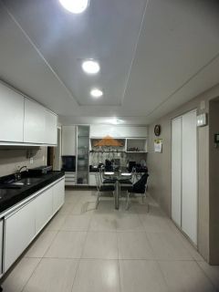 Apartamento com 4 quartos, 181m², sala ampla, lavabo, área de serviço, dependência completa e 2 vagas de garagem em Boa Viagem