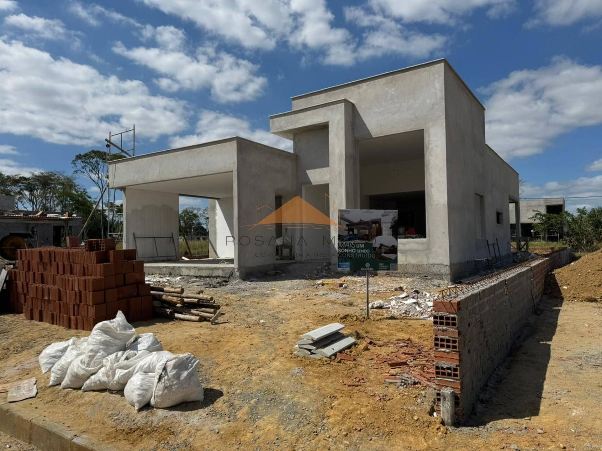 CASA EM CONDOMINIO EM PAUDALHO 3 QUARTOS 3 SUITES 4 VAGAS LAZER