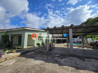 Casa térrea, 272m² sala ampla, 4 quartos (1 suíte), piscina e churrasqueira, Piedade