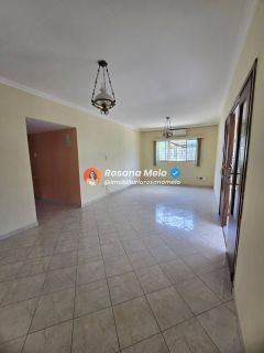 Casa térrea, 272m² sala ampla, 4 quartos (1 suíte), piscina e churrasqueira, Piedade